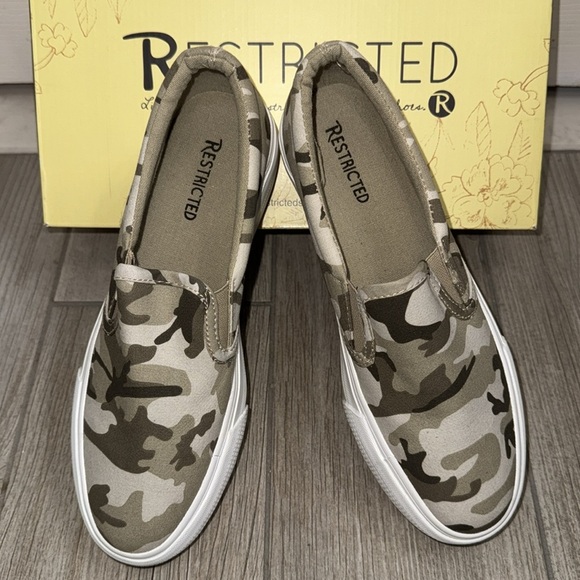 Restricted Vola Canvas Camo Platform Slip-On Sneaker Size 8.5 - Picture 12 of 12